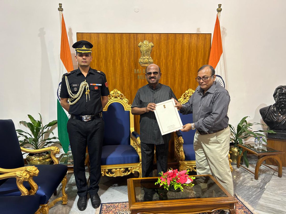 Professor Bhaskar Gupta, Professor in Electronics and Telecommunication Engineering, Jadavpur University, called on the Hon’ble Governor and Chancellor Dr. C. V. Ananda Bose. Professor Bhaskar Gupta has been appointed as the officiating Vice Chancellor of Jadavpur University.