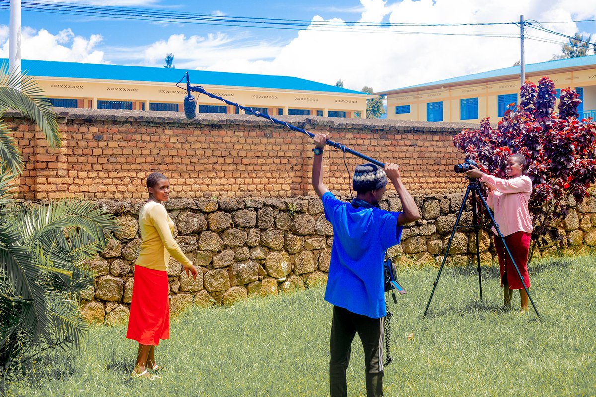 mfm_films's tweet photo. @coop_filmmakers imaze iminsi irimo gutanga #Internship kuri bamwe mu banyeshuri biga ku kigo cya Msgr. MUBILIGI Catholic Technical SecondarySchool giherereye @HuyeDistrict amasomo ajyanye na #MultimediaProduction ni kubufatanye @MasharikiFest binyuze muri #TumenyeSinemaProject https://t.co/9AobgExHUu