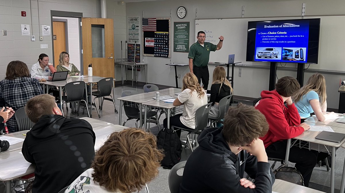 Mr. McMurray is fired up this morning teaching Business Management.  I love the way he connects his lesson to student’s everyday lives. @SouthernHancock @llantrip @ginapleak @MooreNPJH @MitchanerNPHS @BurkNPHS #WeAreDragons