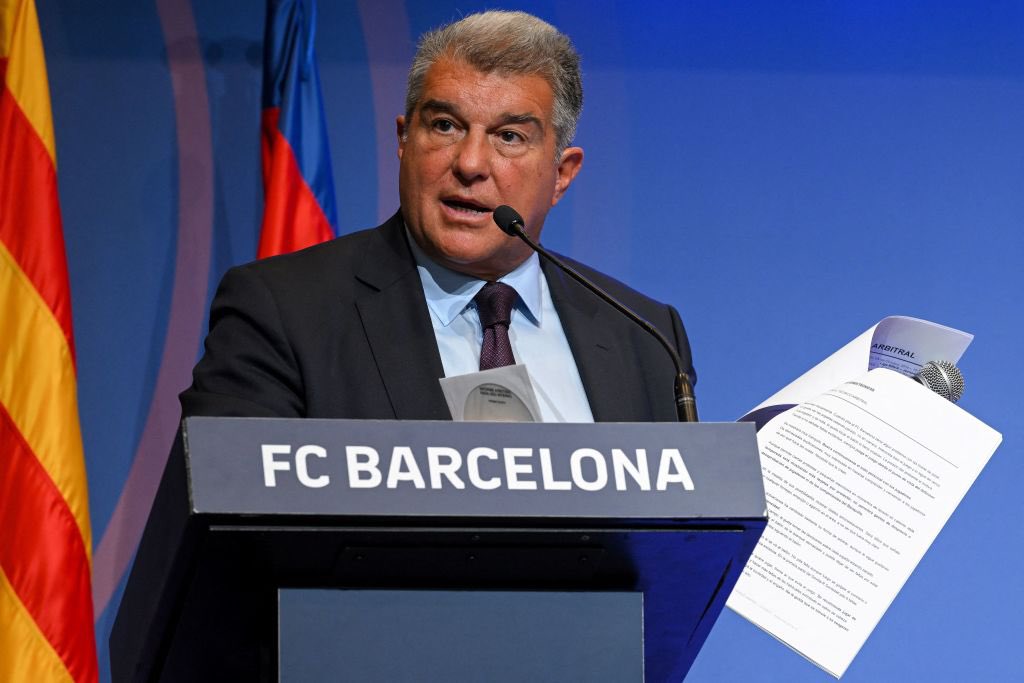 FabrizioRomano's tweet image. 🚨 Barça president Laporta: “We asked the RFEF to provide us with all the images and audios of Lamine’s cancelled goal”.

❗️ “If it was a legal goal, we do not rule out asking to re-play the match”.

“We will go further, we do not rule out anything”.