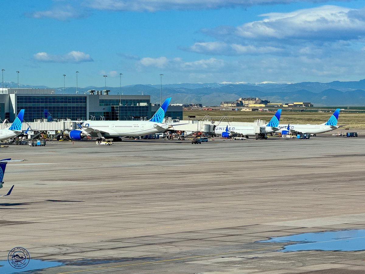 My office views changed for a few hours last week. Love these views. Have a great Monday! #beingunited #myunitedjournery #unitedairlines #aviationphotography