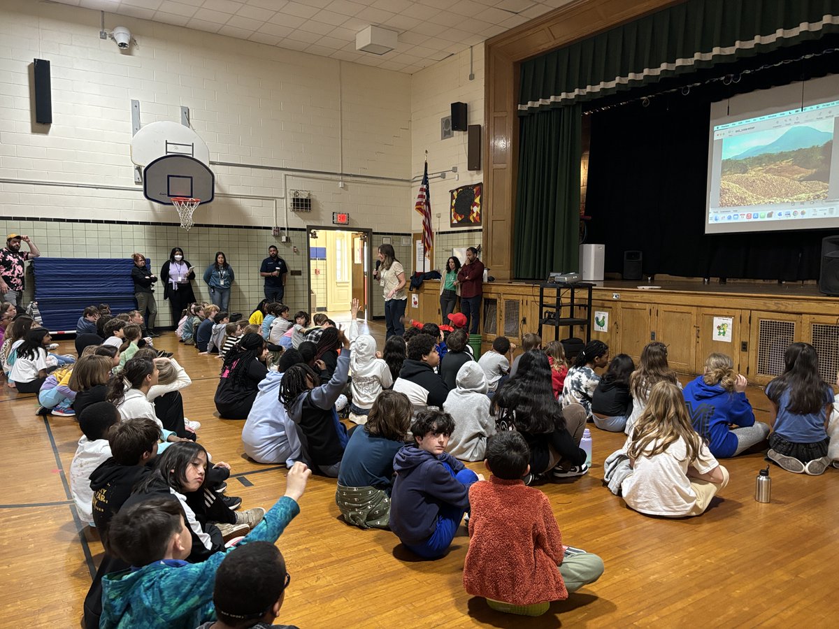 Java Compost spoke with students at Edgemont Montessori this week in preparation for Edgemont's composting launch on Earth Day! With support from the MFEE, students have been working closely with Java Compost to prepare for composting at Edgemont...and at home!