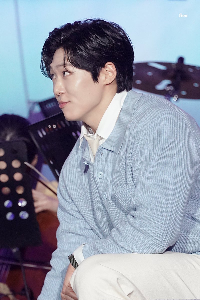 240420 봄밤의 클래식 축제
형이 건네준 물로 수분보충 중🥤
#정승원 #리베란테