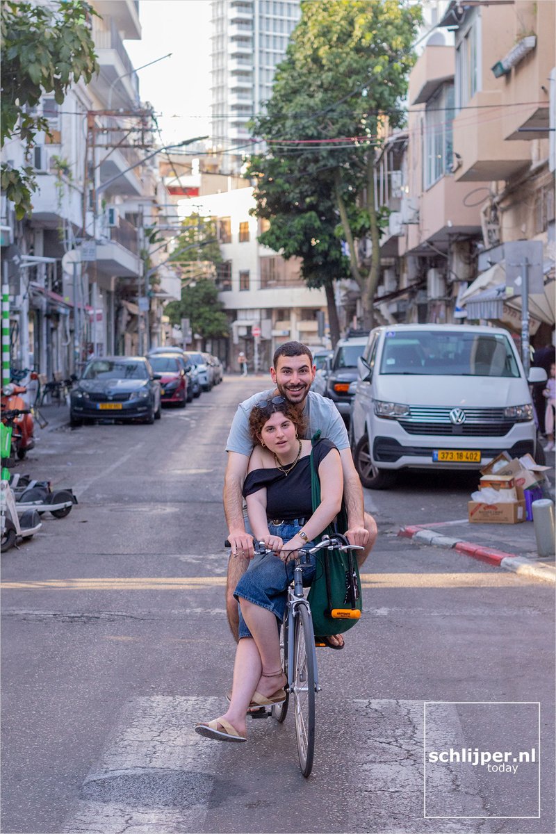 More people on this bicycle than averagely in any car.

Where: Tel Aviv, Levinsky, Nahalat Binyamin
When: 17 04 2024 18:15
What: #bikeTLV #cycling #פידתחבורה⁩
