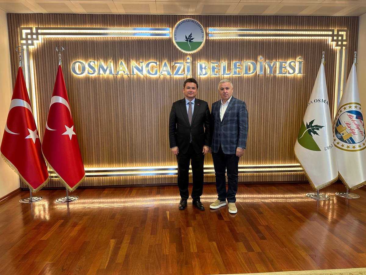 Sevgili kardeşim Erkan Aydın’la Osmangaziye bahar gelmiş. Kardeşime Osmangazi Belediye Başkanlığı çok yakışmış. Sosyal belediyecilik anlamında Osmangaziye yapacaklarını anlattı. Başarılar kardeşim.