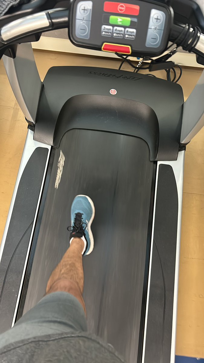 🏃🏾‍♂️‍➡️
