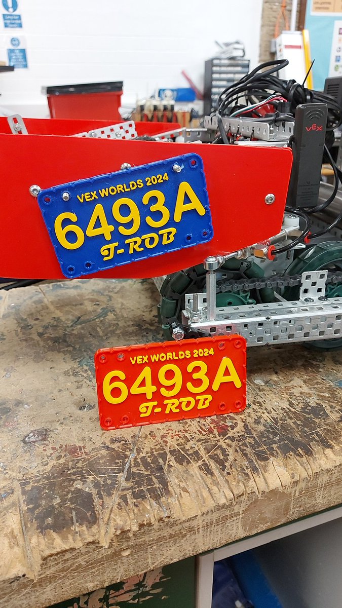 Custom plates all ready for #vexworlds thanks very much <a href="/MRNelsonEDU/">Michael Nelson 🤖</a> for doing them!!
