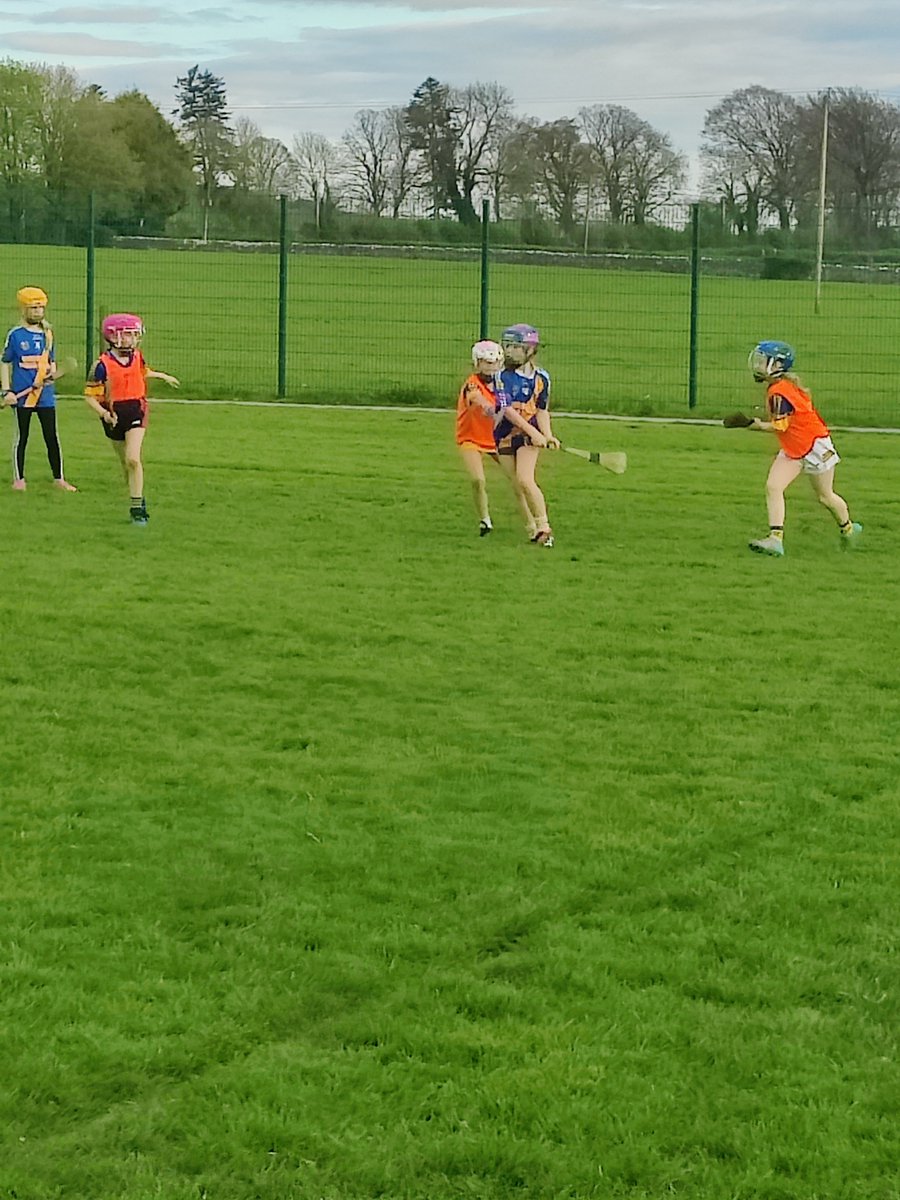 Our mighty U10 girls in action on a sunny Sunday evening 🌞🌞. Great to see some excellent skills on show, the hard work in training is paying off 💛💙 thanks to @brianboruscamogieclub and @fethardcamogie for joining us and putting up good battles
#upthesash #futurestars