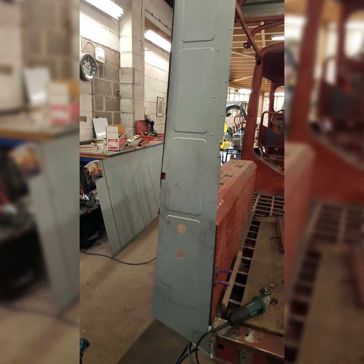 70sResto's tweet photo. Seamless fit! 🔧 The near side rear end panel for our #Citroën H-Type #Van slipped into place like a jigsaw piece, showcasing that perfect fit we aim for in every restoration. 👌✨ #PanelPrecision #RestorationMastery #CitroënHVanRestoration https://t.co/VhVOd7iADQ