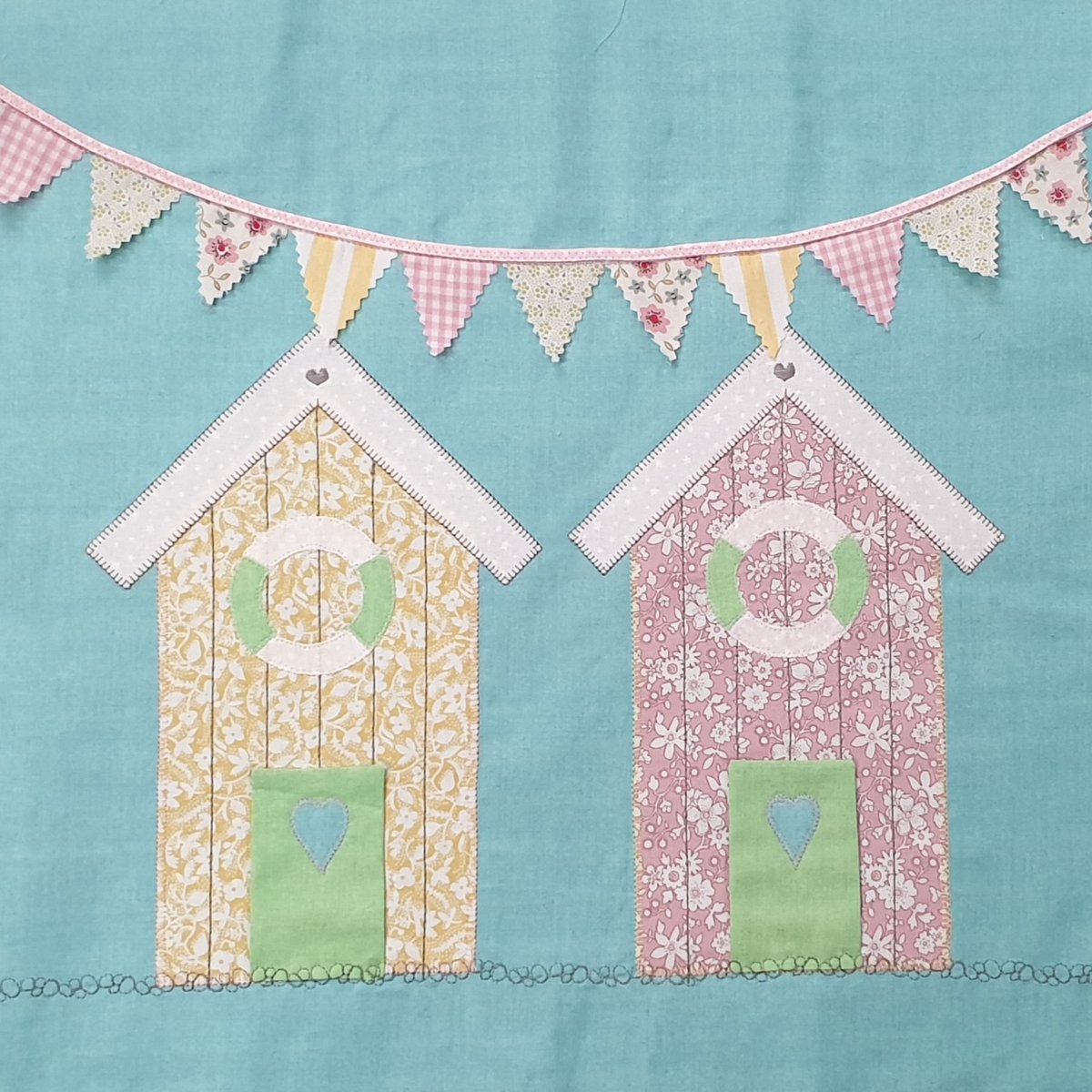 How cute is this?! 😍 Learn a variety of appliqué techniques and make this beautiful beach hut panel at our workshop. nimblethimbles.co.uk/product/appliq… #NimbleThimblesSwindon #swindon #Marlborough #applique #beachhuts #learnapplique #loveapplique #supportlocalbusiness