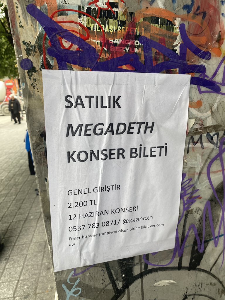 komşumuza yardım edelim elden ele 👋 #megadeth #konserbileti #megadethistanbul 

(lig bitmeden satalım şu bileti, yoksa bedavaya vermek zorunda kalacak fener şampiyon olamayacağı için)