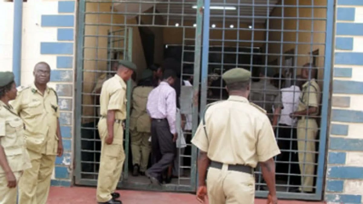 Number of inmates awaiting trial rises by 70% in Kano — NCoS.

The Nigerian Correctional Service (NCoS) in Kano State has revealed that 70 percent of inmates across its custodial centers are awaiting trial. Speaking to reporters at the State Headquarters on Monday, the Command’s