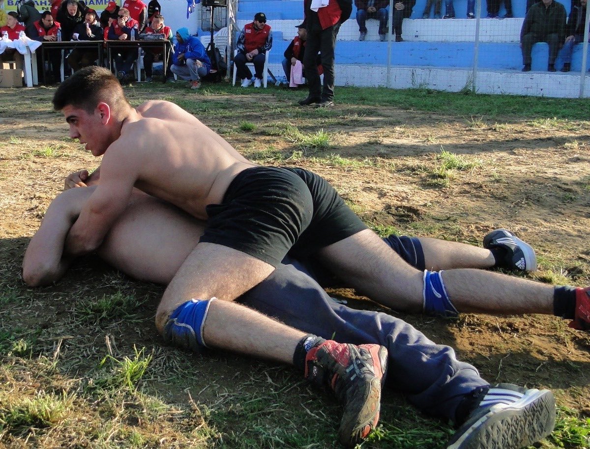 ass in the grass
#straightdudes