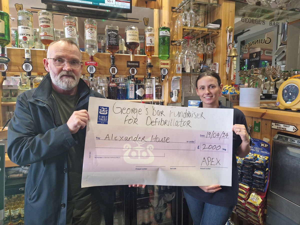 A huge thank you to George's Bar who organised a charity night recently, raising funds to purchase a defibrillator for Alexander House #Derry #Londonderry. 👏
Tenants, Margaret and Ann were delighted to accept the donation for this life-saving equipment! ❤️‍🩹