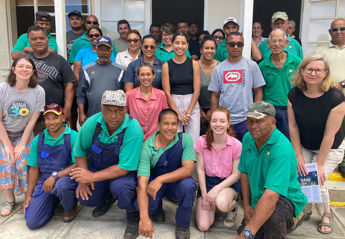 We recently co-organised a workshop with experts on St Helena as part of a #DarwinPlus project assessing risks posed by invasive non-native species in the UK Overseas Territories. Read more about the workshop and ongoing project: ceh.ac.uk/news-and-media… #INNS #biodiversity