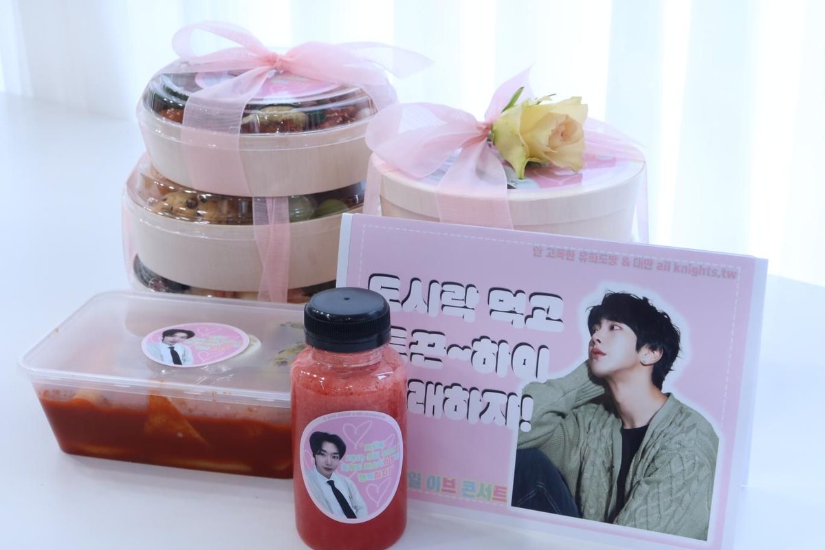 allknightstw's tweet photo. 感謝這次有與🇰🇷안고독한 유희도的合作機會
共同努力為熙都生日🎂帶來粉絲的祝福和支持🌹。
這次合作一起為熙都🐯準備了蛋糕🍰、食物應援🍱、手幅活動。
希望有到現場的熙順與ALL DAYS跟熙都🐯有創造美好的回憶🥳。

照片來源: 🇰🇷안고독한 유희도提供

#YOOHEEDO #HEEDO #劉熙都
See translation https://t.co/BRGzMcZ0Fn
