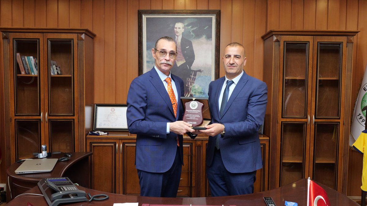 Belediye Başkanımız Sayın Erdal Beşikçioğlu, Tüm Halk Otobüsleri Kooperatifleri Birliği Başkanı Sayın Kurtuluş Kara ve yönetimi ile bir araya geldi.
