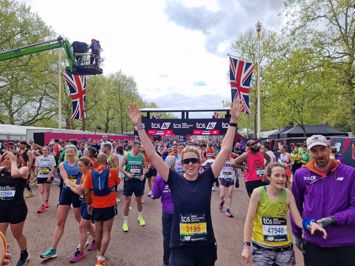I had the best day yesterday @LondonMarathon getting a new PR of 3.25. Today my brain function is possibly at best 2 out of 10. There's nothing that compares to London on marathon day! #LondonMarathon #MondayMorning #marathonblues