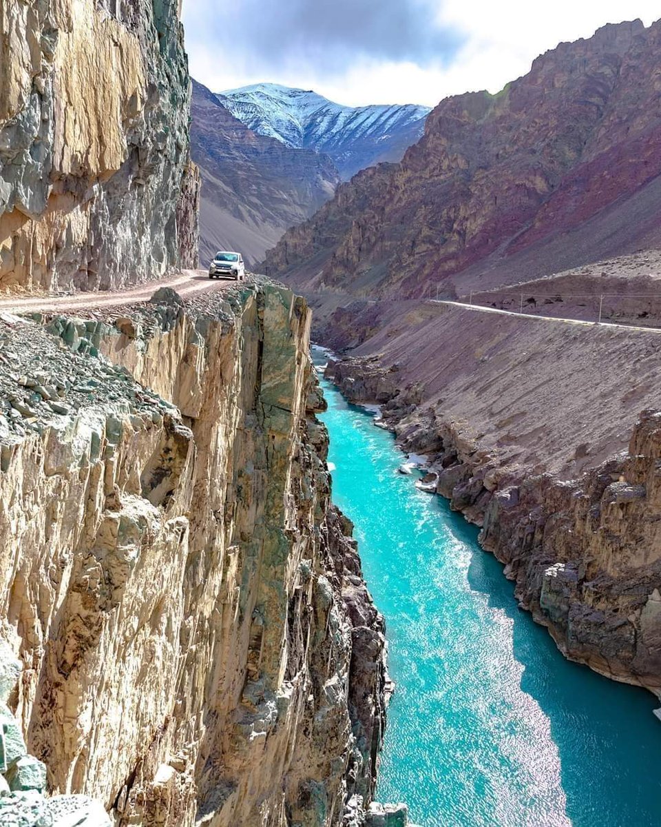 tashizkr's tweet photo. New road of zanskar https://t.co/rTZLBj7dL2