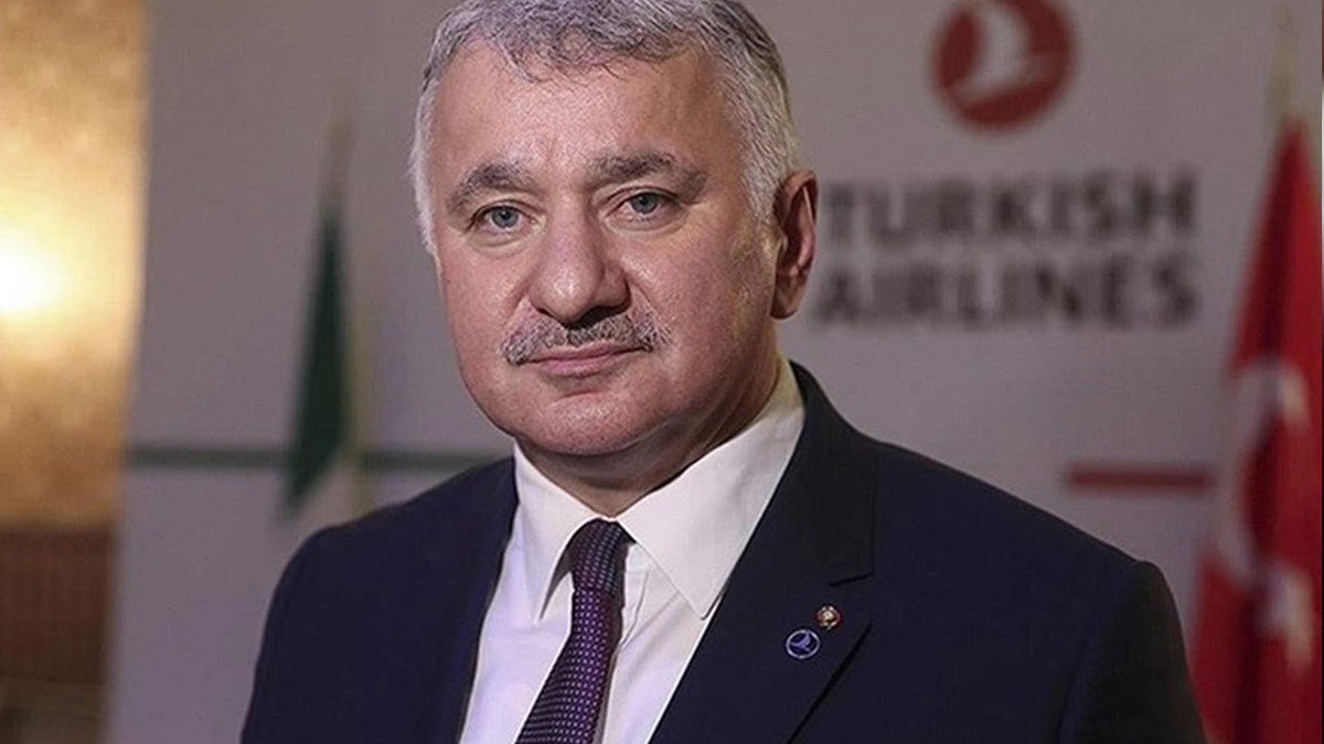 Türk Hava Yolları'nın (THY) eski başmüfettişi Bilal Yıldız, THY'de ki astronomik yönetici maaşlarını yazdı: THY Genel Müdürü Bilal Ekşi’nin maaşı brüt 1 milyon 400 bin TL Sekiz genel müdür yardımcısının maaşları 1.260.000 TL Kırk bir adet başkanın maaşları 700.000 TL Elli üç