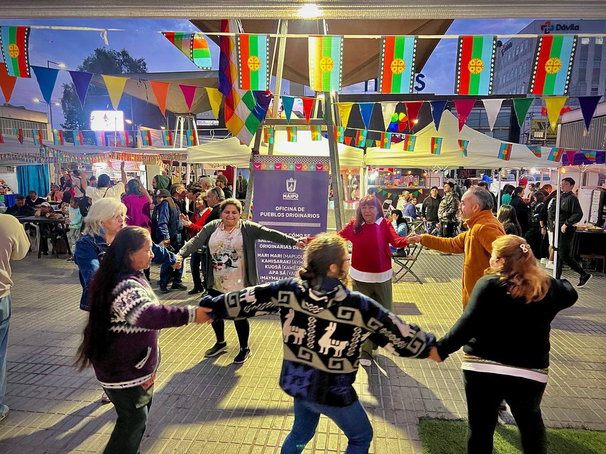 Una hermosa jornada vivimos el fin de semana junto a nuestros vecinos y vecinas 🤩 Conmemoramos el #MesDelLibro y la Semana Intercultural y Gastronómica 2024 🌿Seguimos acercando el arte y la cultura a toda la comunidad #JuntosAvanzamos 👏🏻