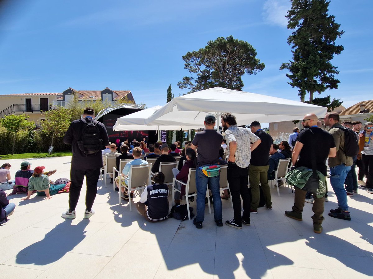 Panel went well I think, never gets old hearing about all the wonderful work that went into Luna Abyss ❤️

I've never done a panel outside in the sun, next to a swimming pool. I guess this is why they call it the game dev holiday conference 😎