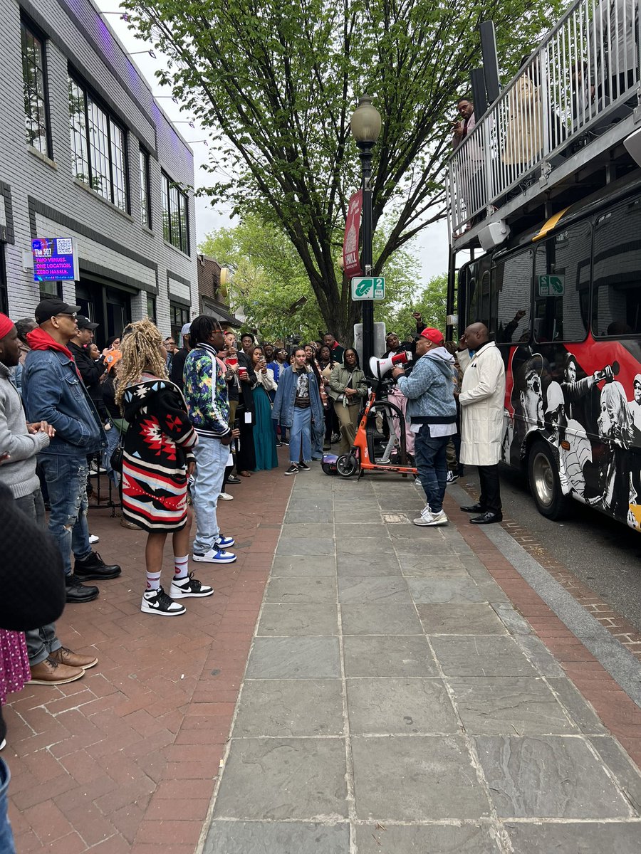 Web3DC's tweet image. ChocolateCon 💻🍫 was a vibe. 
People, Art 🎨, Tech coming together in celebration of DCs Rich black culture &amp;amp; heritage. 

From art stations, to pitch competitions, From VR 👓walkthroughs to actual roller skating 🛼. This event was a remarkable experience. From start to finish!…