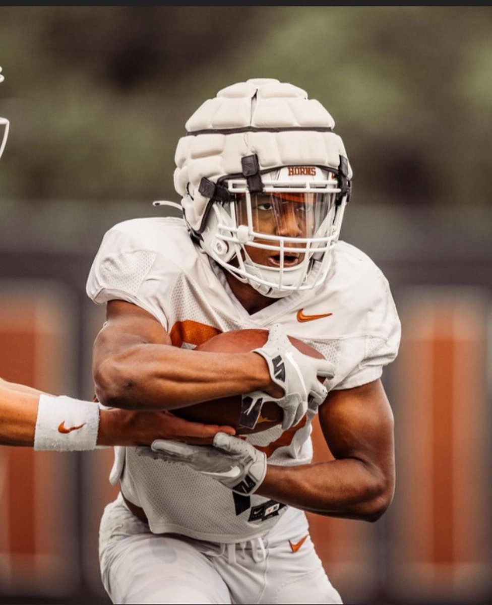 Texas running back Ky Woods plans to enter the transfer portal, @APSportsAgency tells @On3sports. More: on3.com/college/texas-…