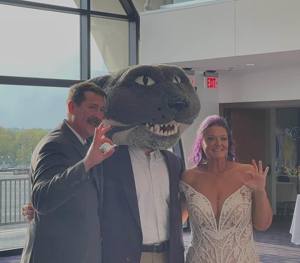 kstatevangirl's tweet photo. BEST WEEKEND EVER!!! #MossBeLove #EMOSS #Blessed #happilyeverafter #PurplePower #EMAW #HeartfeltVows X should be glad I can’t photo dump b/c it is really hard to just choose a select few, but a few early pics from wedding. @mitchmoss https://t.co/sXlnWpxjnu