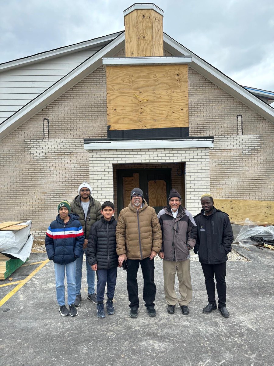 Khuddam and Ansar handed out flyers giving the blessed message of the Promised Messiah A.S to the neighbors around the new mosque site.