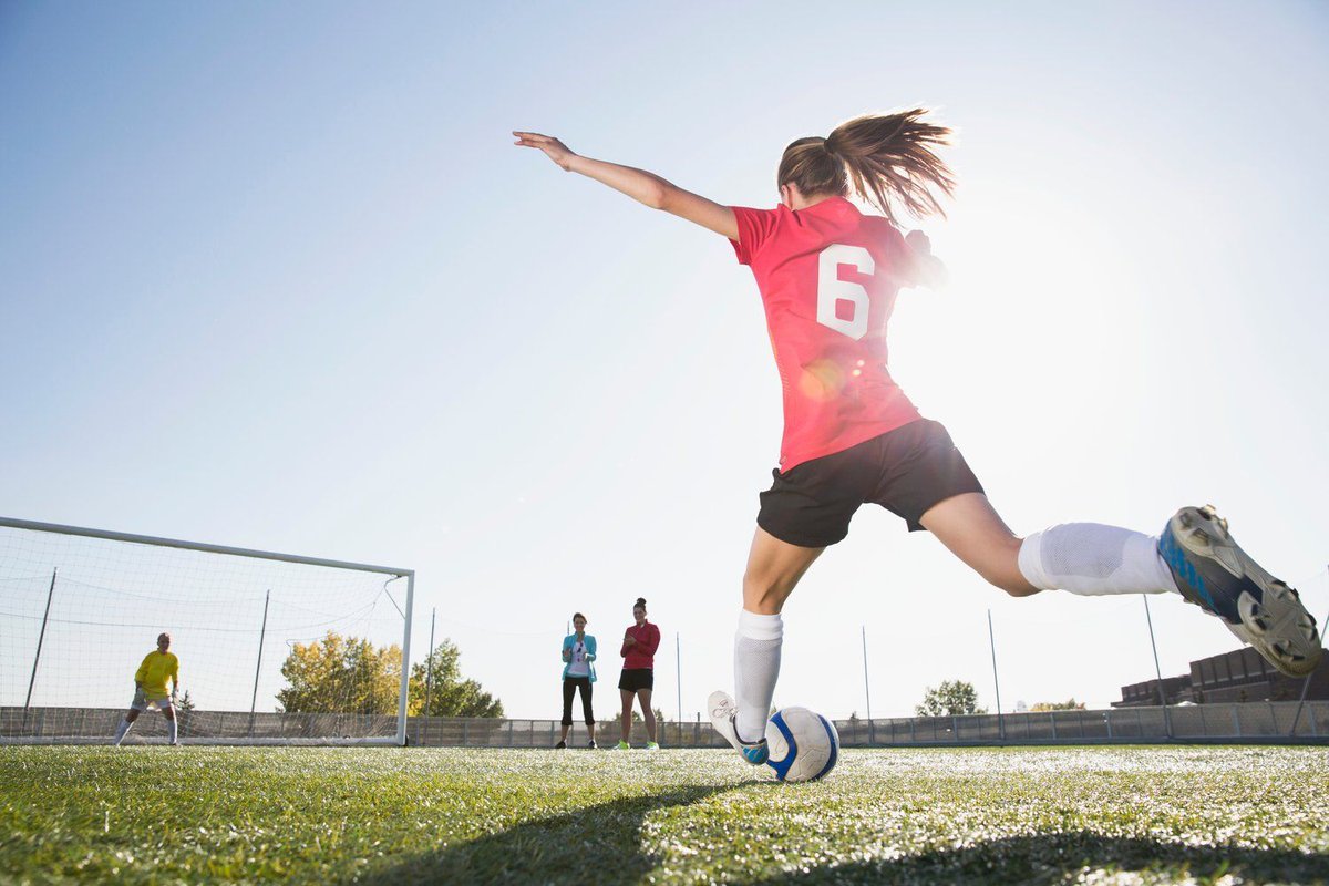 Dr. Sterett has dedicated his career to helping #femaleathletes overcome ACL tears and get back in the game. Check out his curated list of resources and articles covering everything from optimal graft choices to preventing a second ACL tear. buff.ly/43KTlz5
 
#ACLRecovery
