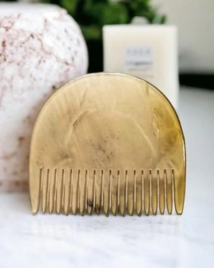 pillowpia's tweet photo. Time to elevate your hair care game! ✨ Introducing the exclusive Horn Arch Comb from Pillowpia. 🌿 Crafted with care and ethically sourced materials, this comb isn’t just a tool—it’s a masterpiece of natural beauty and durability.

Shop Now https://t.co/CJYksWwzJl⁠

⁠ https://t.co/0vi3Ad4BDk