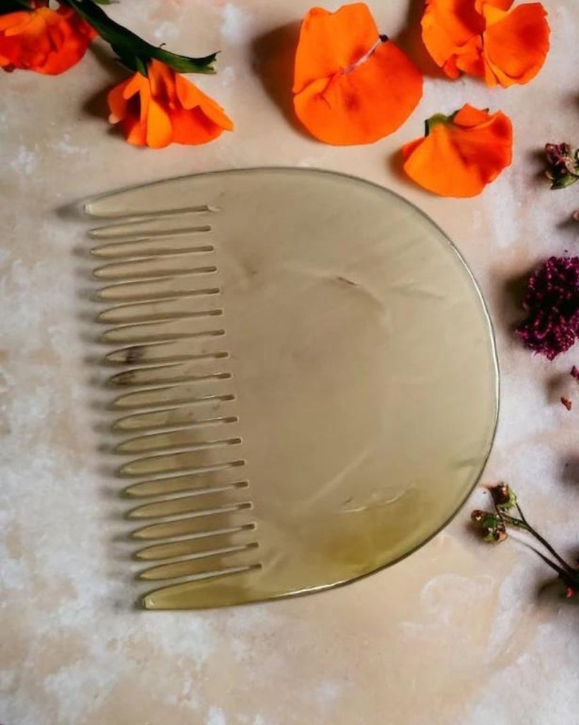 pillowpia's tweet photo. Time to elevate your hair care game! ✨ Introducing the exclusive Horn Arch Comb from Pillowpia. 🌿 Crafted with care and ethically sourced materials, this comb isn’t just a tool—it’s a masterpiece of natural beauty and durability.

Shop Now https://t.co/CJYksWwzJl⁠

⁠ https://t.co/0vi3Ad4BDk