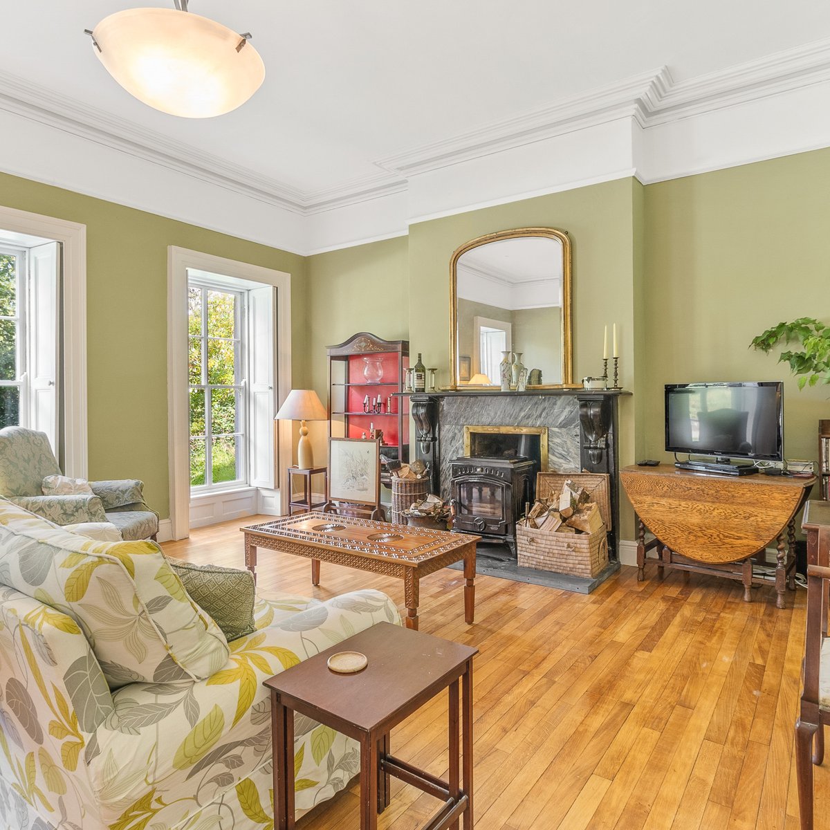 An enchanting 19th-century period house nestled in the picturesque village of Kilumney, Oven: bit.ly/3ZeIxXI 🌿

This exquisite property is represented by our expert Eileen Neville in our Cork office.

#Cork #IrishProperty #IrishCountryside