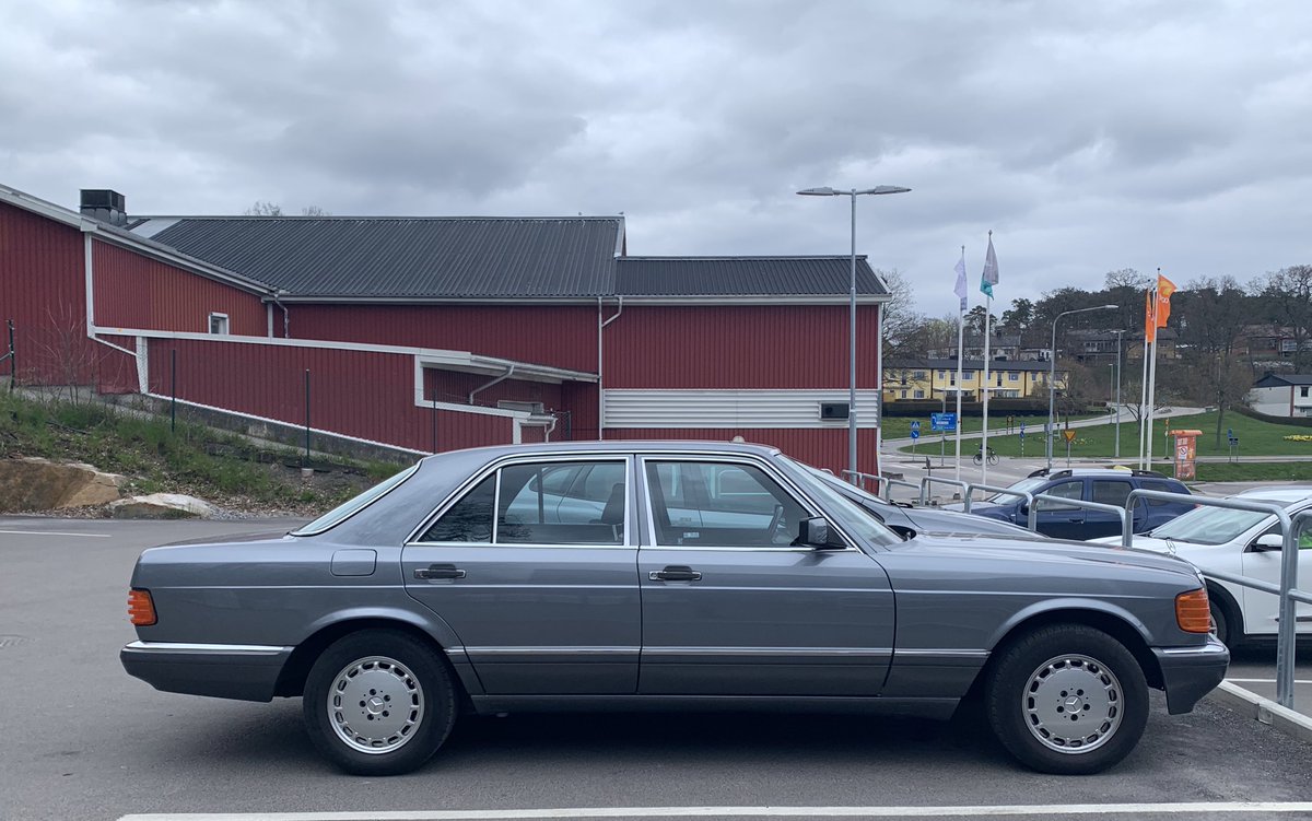 W126