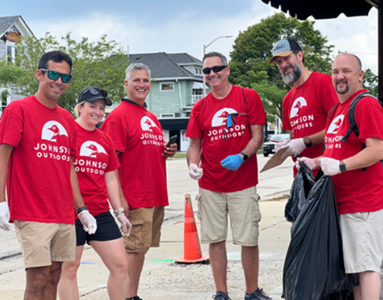 It's #EarthDay and we love volunteers! 🌍 Passionate volunteers from across the country have helped pick up litter and debris from land, oceans, and waterways as part of the #CleanEarthChallenge. Learn how you can #StepUpToCleanUp 📲: cleanearthchallenge.com