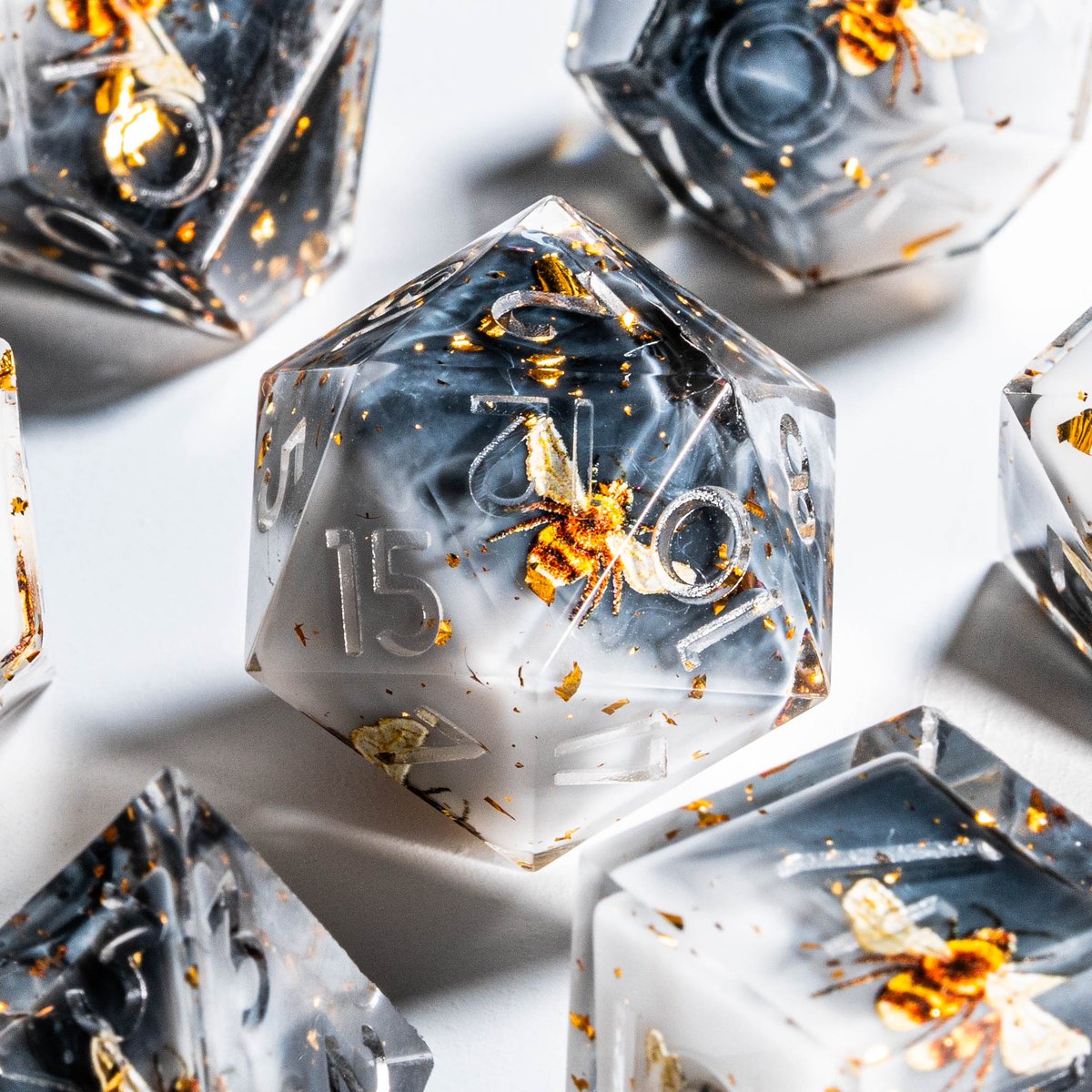 Hello everyone! 🎲 We've crafted a set of dice inspired by Chinese ink painting, featuring busy bees symbolizing diligence. These dice combine deep, tranquil hues with golden flecks that reflect the sun's rays, creating a dynamic yet serene style. 🐝✨ We're excited to hear your…
