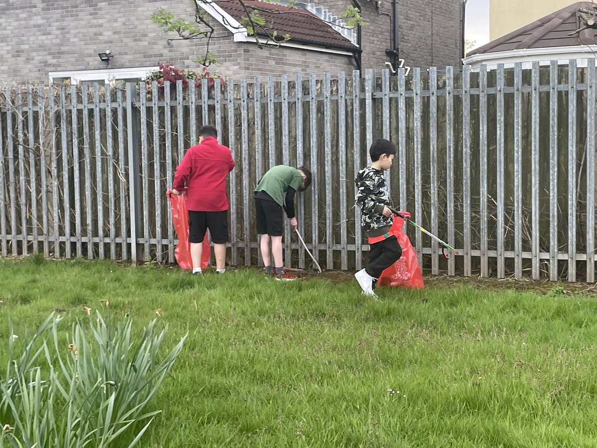 Year 4 had more fun celebrating Earth Day in the afternoon making dream catchers using natural resources and litter picking #year4 #EarthDay2024 #litterpicking #PlanetVsPlastics