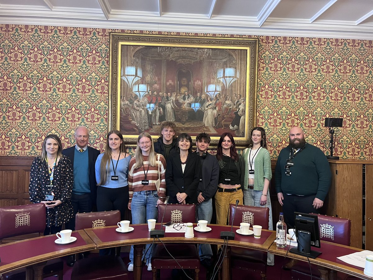 This afternoon our Environment Ambassadors designed an enquiry they would like the @HLEnviroClimate to undertake. The session chaired by Baroness Parminter with Lord Lilley, Baronesses Whitaker and Sheehan, gave the students an insight into the workings of the committee