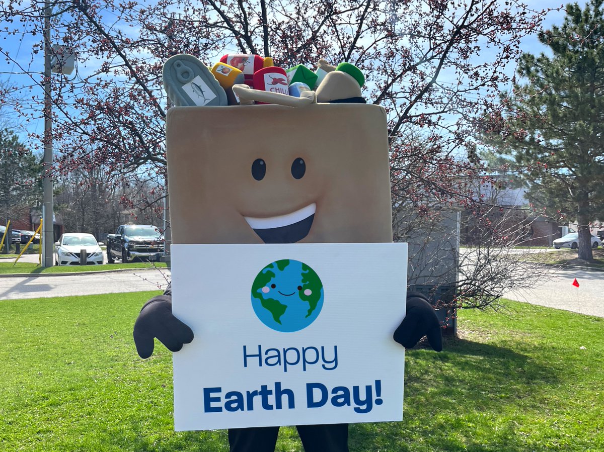Happy #EarthDay! 🌎 Let's join the global movement for sustainability and climate action. One easy step? Cutting food waste! It's a win-win for our planet and your pantry. Read more: bit.ly/4aTi4Un #FeedWR #FoodBanks #WaterlooRegion