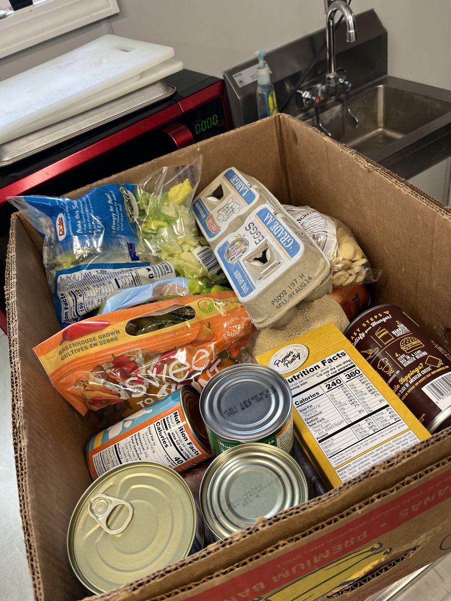 Are empty cupboards causing you stress? Crossroads Mission Avenue can help meet your needs with a food box for your family! Call us today! Look here for more info: crossroadsmission.com/food-services/ #meetingneeds #helpingothers #stressawareness #foodinsecurity