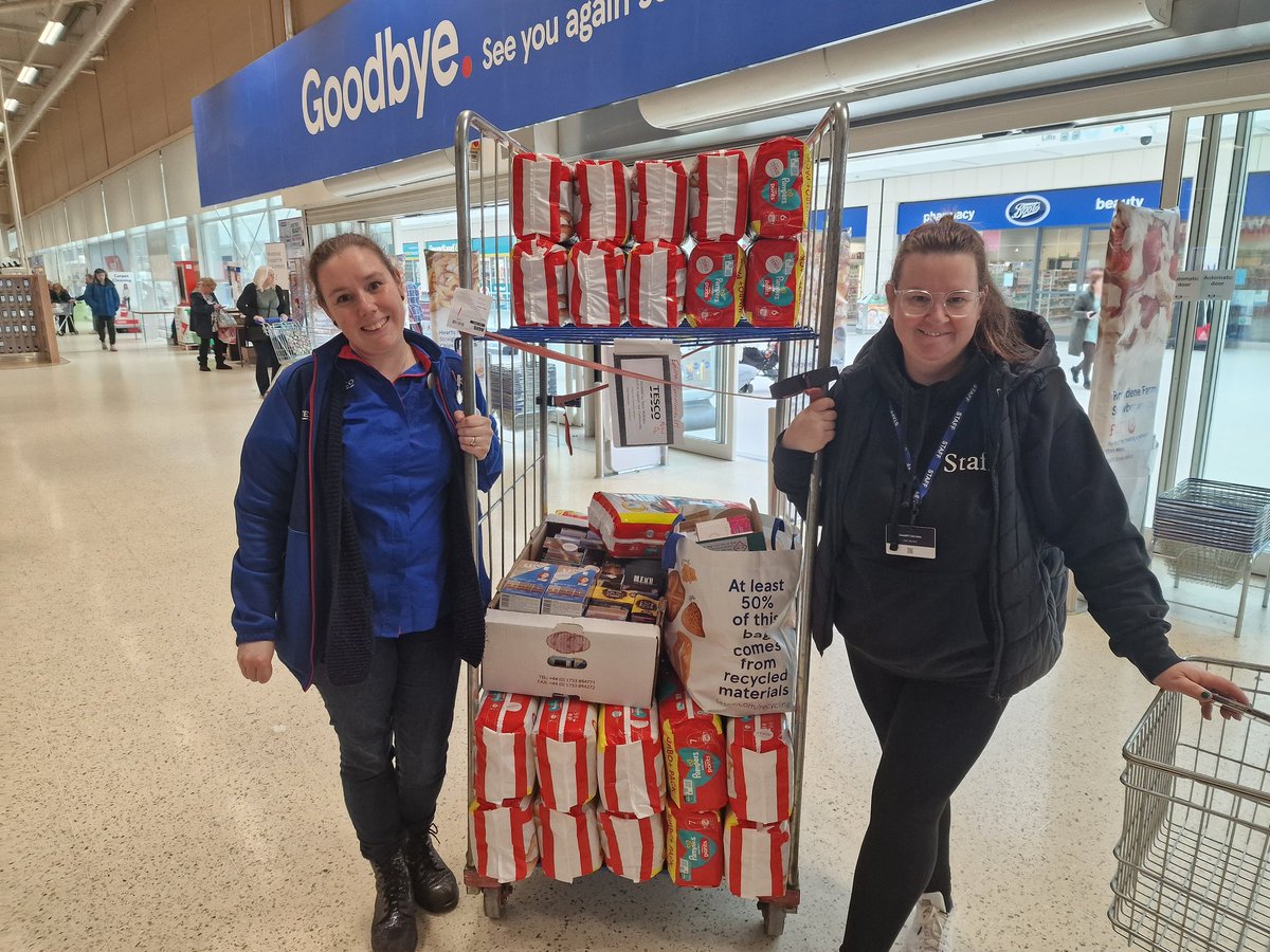 Nappies and hair dye for @CLHCIO CommUNITY Little Hulton food club #Tescowalkdencommunity @JhJeni @elainefox18 @jcarrington1974 @AsumuHilaria