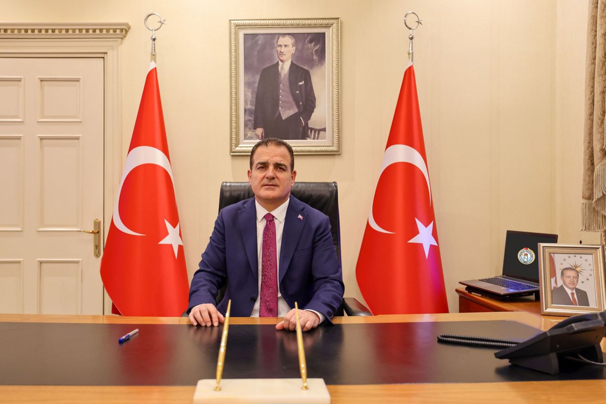 tcmuglavaliligi's tweet photo. Valimiz Sayın Dr. İdris Akbıyık'ın 23 Nisan Ulusal Egemenlik ve Çocuk Bayramı Kutlama Mesajı

Değerli Muğlalılar, Sevgili Çocuklar!

Cumhuriyetimizin temellerinin atıldığı, hürriyet ve istiklâl mücadelemizin temsil edildiği, Türkiye millî tarihinin başlangıcı, Türkiye Büyük Millet Meclisi’nin 104’üncü kuruluş yıldönümünü millet olarak, sevinç ve mutlulukla karşılıyoruz.

Millî Egemenlik ve Çocuk Bayramı olarak kutlanan bugünde; tüm vatandaşlarımızı ve en değerli varlığımız, ümidimiz olan çocuklarımızı sevgiyle selamlı­yorum. Milletimizin evlatlarına verdiği değerin, gençlerine duyduğu güvenin sembolü olan bu büyük bayram hepimize kutlu olsun!

Milletin gücü ve desteği olmadan, millet iradesine dayanmayan hiçbir girişim ve hareketin başarılı olamayacağı inancıyla kurulan çağdaş devletimizin kuruluşu ve yönetimi de milli iradeye dayandırılmıştır. Bu düşüncenin varlık kazandığı kurum Türkiye Büyük Millet Meclisi’dir. “Egemenlik Kayıtsız Şartsız Milletindir” ilkesiyle kurulan Türkiye Büyük Millet Meclisi aynı zamanda milletimizin tam bağımsızlık hususunda azim ve kararlılığının tüm dünyaya ilanıdır.

Millî egemenlik ilkesi; bugün sahip olduğumuz çağdaş devletin temeli, Cumhuriyetimizin ise hayat kaynağıdır. Bağımsızlık mücadelemizde büyük bir kahramanlık destanı yazan millet iradesinin hayata geçirilmesidir. Milletimiz, devletimiz ve Cumhuriyetimizin geleceğinin sonsuza dek koruma kararlılığının anıtı Türkiye Büyük Millet Meclisi’dir.

Cumhuriyetimizin kurucusu Gazi Mustafa Kemal Atatürk’ün “Sizler hepiniz geleceğin bir gülü, yıldızı, bir saadet parıltısısınız. Memleke­ti asıl aydınlığa boğacak sizsiniz. Kendinizin ne kadar mühim, kıymetli olduğunu­zu düşünerek ona göre çalışınız” dediği geleceğimizin teminatı olan çocuklarımızın içinde bulunduğumuz teknoloji çağında; Cumhuriyetimizin birikimiyle Dünya’nın bize sunduğu imkânlardan faydalanarak çağdaş bir eğitim ve öğrenim görerek yetişmeleri son derece önemlidir. Gençlerimizin ve çocuklarımızın tarihimize, kültürümüze, medeniyetimize ve değerlerimize sahip çıkarak sevgi, barış ve kardeşliğin hâkim olduğu bir dünyada, huzur, güven ve mutluluk içerisinde yetişmeleri en büyük sorumluluğumuz ve temennimizdir.

Bu duygu ve düşüncelerle; başta Cumhuriyetimizin kurucusu ve ilk meclis başkanımız Gazi Mustafa Kemal Atatürk olmak üzere, birinci meclisimizin kahraman üyeleri ve Millî Mücadele’de emeği geçmiş olan kahramanlarımızı saygı, rahmet ve minnetle anıyor, #23Nisan Ulusal Egemenlik ve Çocuk Bayramınızı en içten dileklerimle kutluyor, sevgi ve saygılarımı sunuyorum.

@idrisakbiyik