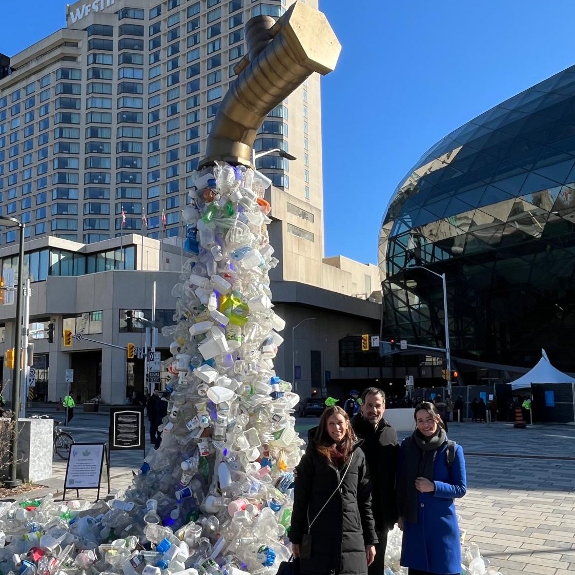 🌏Today on the #EarthDay, delegates from 174 countries gather in #Ottawa to negotiate a #GlobalPlasticsTreaty to #BeatPlasticPollution. Our GPAP team is on the ground, sharing our experience of mobilizing global and national plastic action partnerships @UNEP #INC4 #PlasticAction