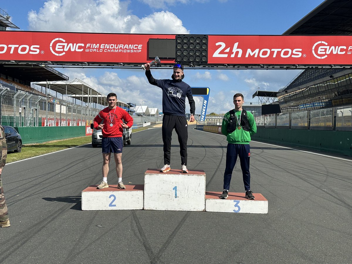 2eRIMa's tweet photo. Nos marsouins ont participé aux foulées bleues du #Bugatti sur 10km, aux côtés de leurs camarades de la @Gendarmerie avec plusieurs podiums individuels et un bel état d'esprit ! L'@armeedeterre etait bien représentée, 2nde place pour le #2eRIMa et 3eme place pour le @3eRIMaVannes https://t.co/xcDY0iWjgg