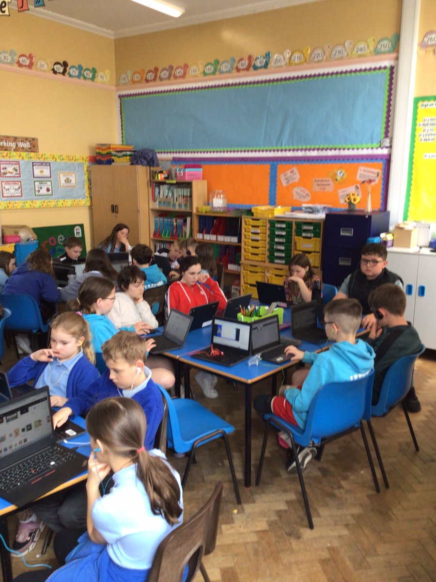 ⭐️Blwyddyn 5 & 6⭐️ Today we are taking part in an Adobe Live session producing a planet vs plastics infographic and a planet Earth thank you card as part of our learning for #EarthDay2024 @EcoSchoolsWales @Keep_Wales_Tidy @dom_traynor