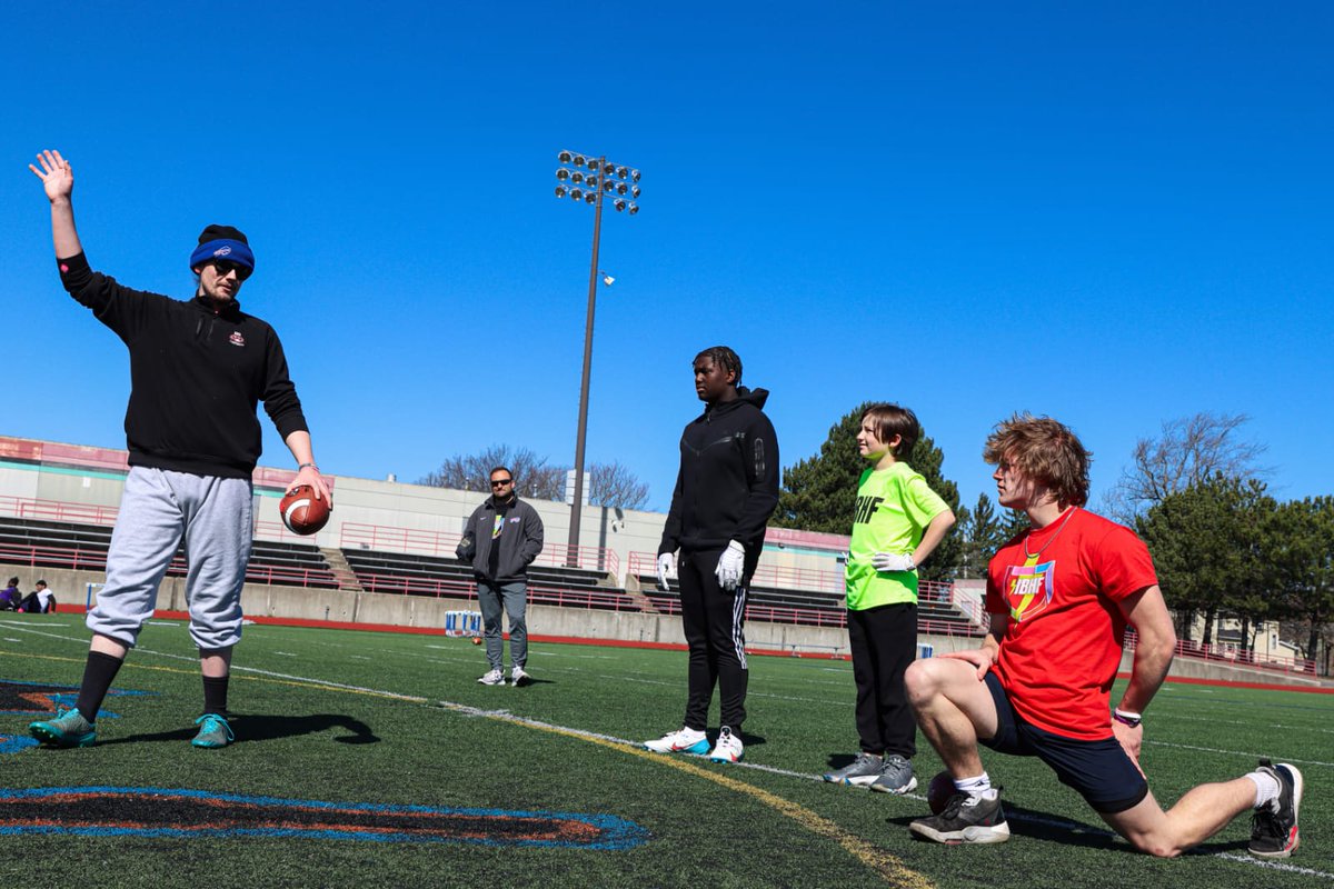 StevieJohnson13's tweet image. It doesn&apos;t matter if they win or lose. They really just need to be around greatness early and often. #hbhf #confidence #communication #love