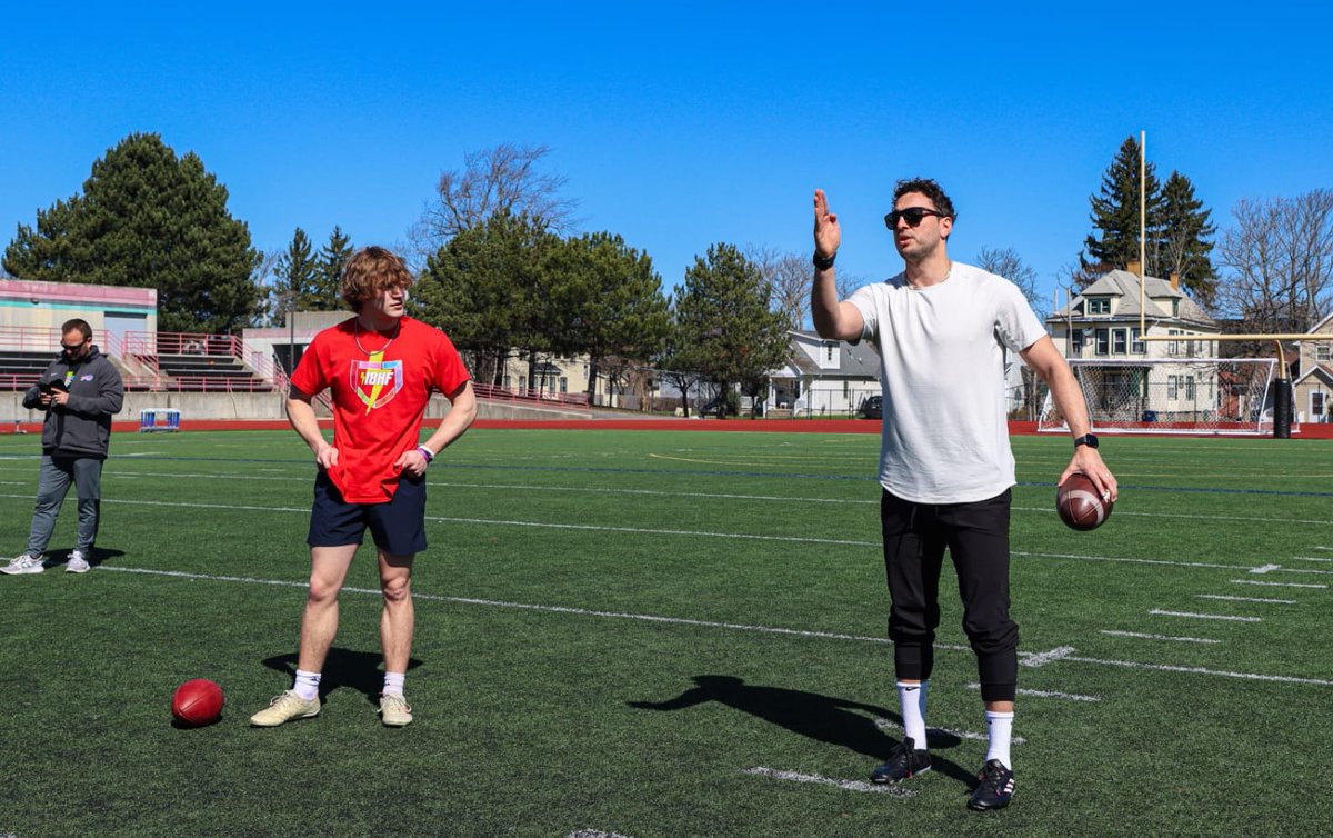 StevieJohnson13's tweet image. It doesn&apos;t matter if they win or lose. They really just need to be around greatness early and often. #hbhf #confidence #communication #love