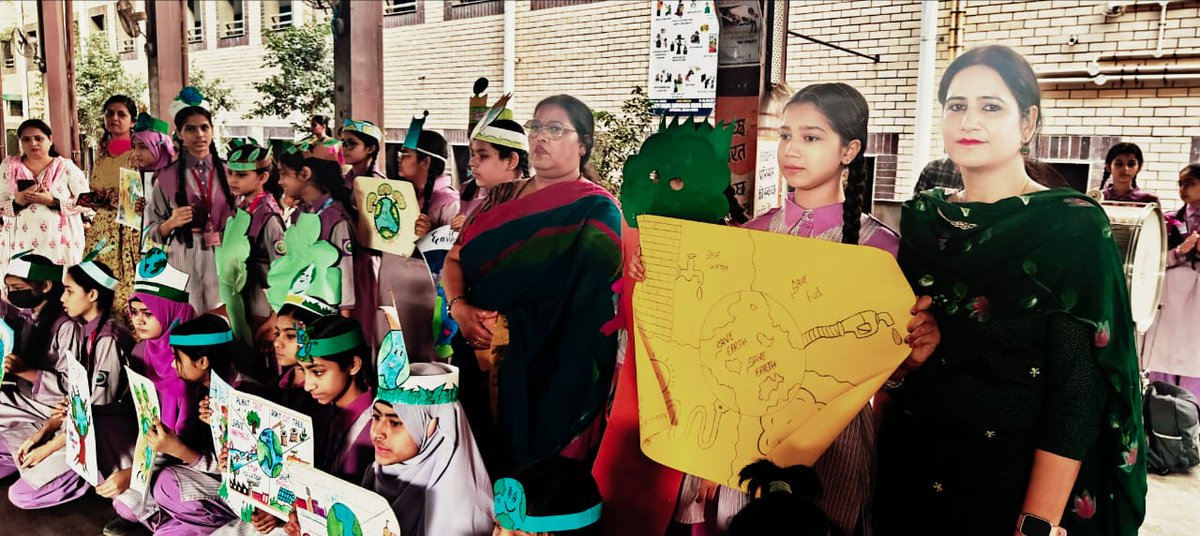 ZeenatSkv's tweet photo. ZMSKV Jafrabad (U.M) School (11005018) honors Earth Day, nurturing a greener tomorrow with eco-friendly initiatives. Students showcased their passion for the planet, delivering inspiring speeches and unleashing their creativity to celebrate Earth Day! 🌱🎨 #EarthDay #ZMSKVGreen https://t.co/7KrCkeqZZz
