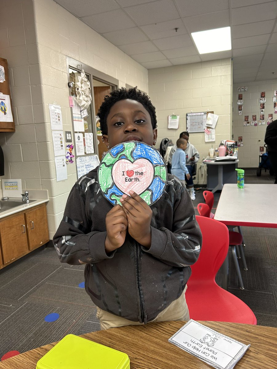 MsMorrison6's tweet photo. Happy 🌎 Day! 🤩 #EarthDay #KeepOurEARTHClean https://t.co/c6E8VgfzDi